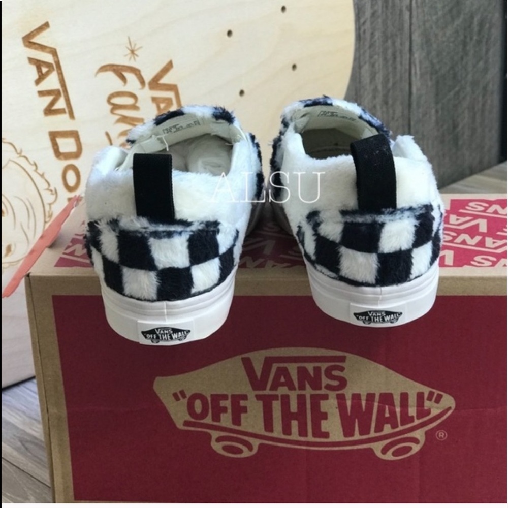 VANS Slip On V Sherpa Checkerboard Faux Fur Kid’s - Picture 2 of 7